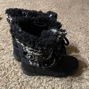 London fog black and white boots